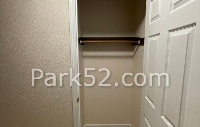 2 beds, 1 bath, $1,650, Unit 1114 S Monroe St.