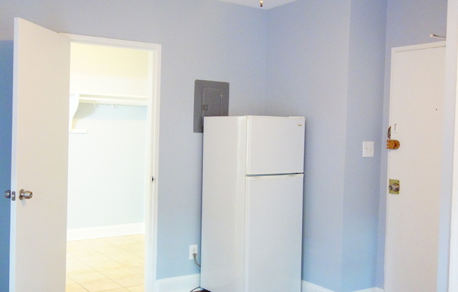 Studio, 1 bath, 350 sqft, $1,225, Unit 1