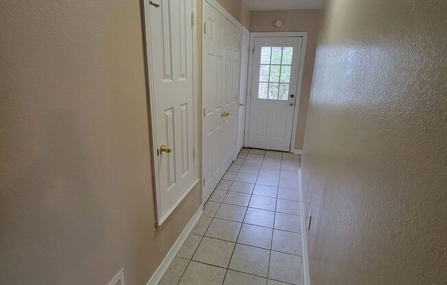 3 beds, 1 bath, $1,095