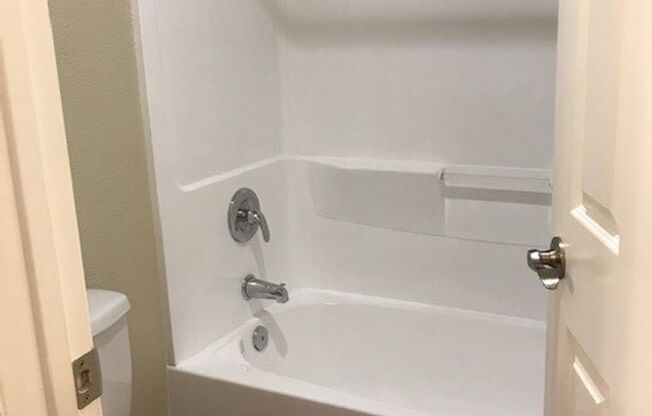 1 bed, 1 bath, 700 sqft, $1,730, Unit 140