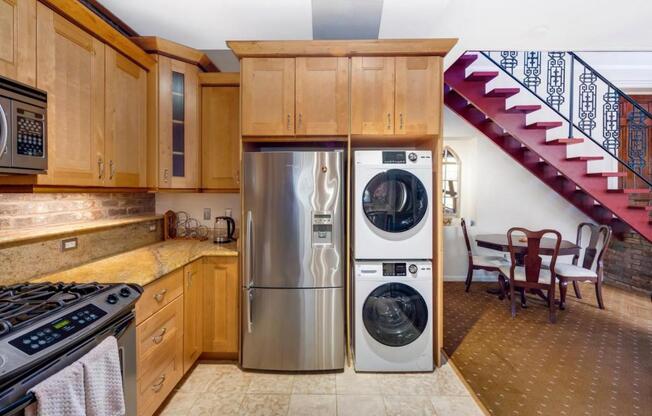 2 beds, 1 bath, 1,000 sqft, $5,250