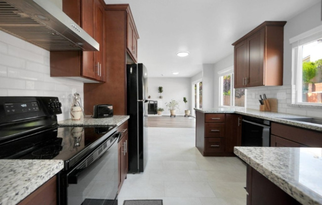 118 RAVEN CT