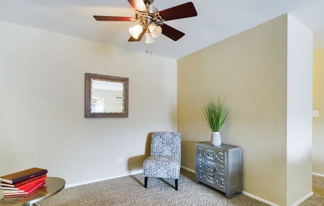 2 beds, 2 baths, 1,016 sqft, $1,735, Unit 13-201