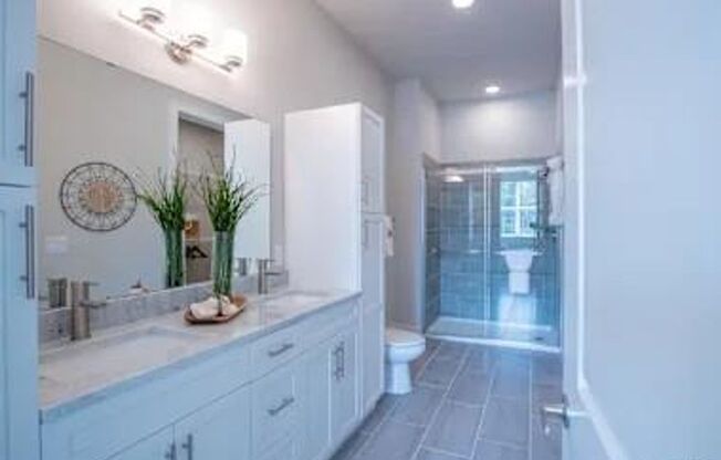 1 bed, 1 bath, 732 sqft, $1,999, Unit 226 E Lockwood Avenue, Unit #205