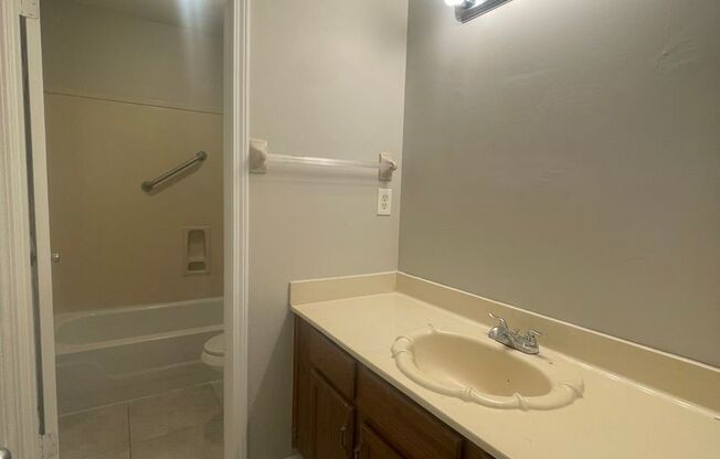 2 beds, 2 baths, $1,250