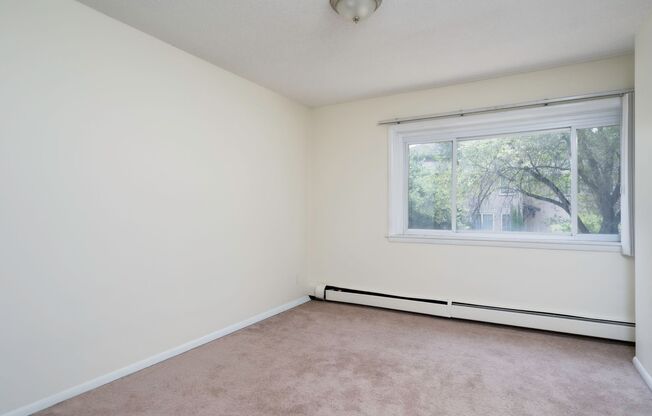 2 beds, 1 bath, 900 sqft, $1,325, Unit 301