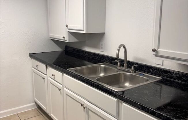 2 beds, 1 bath, 953 sqft, $1,400, Unit 547