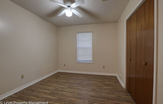 2 beds, 1 bath, $1,275