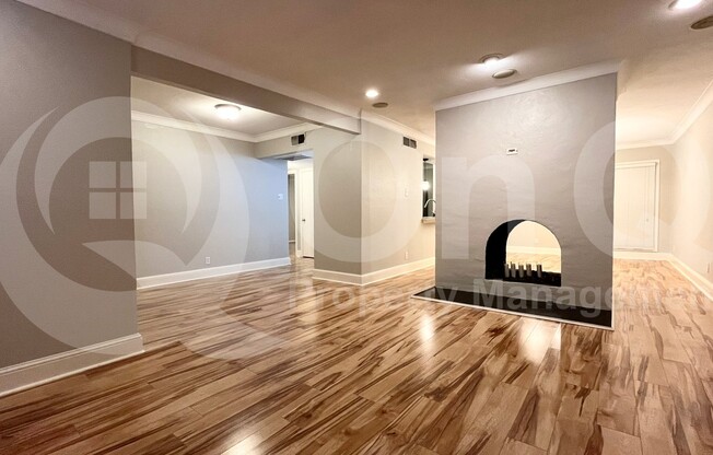 5925 E UNIVERSITY BLVD