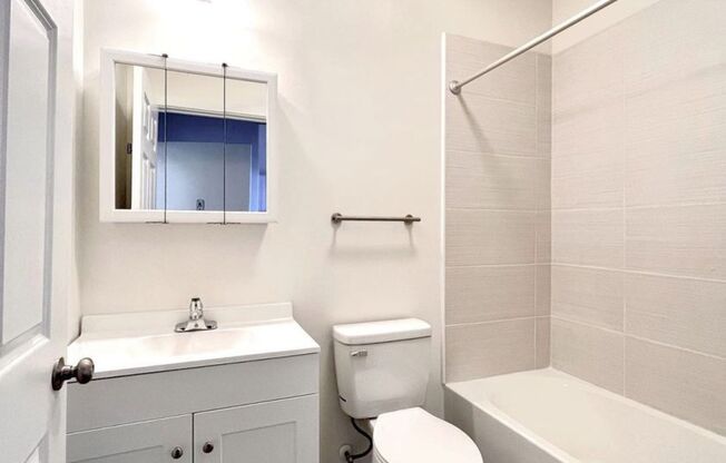 Studio, 1 bath, 450 sqft, $1,450, Unit 305