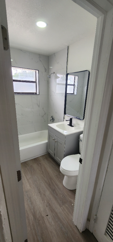 1197 W 35 ST