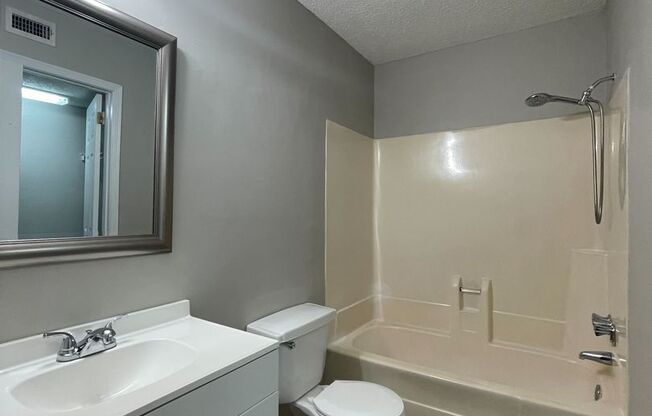 2 beds, 2 baths, $1,025, Unit APARTMENT D