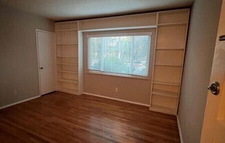 335 S LOS ROBLES AVE