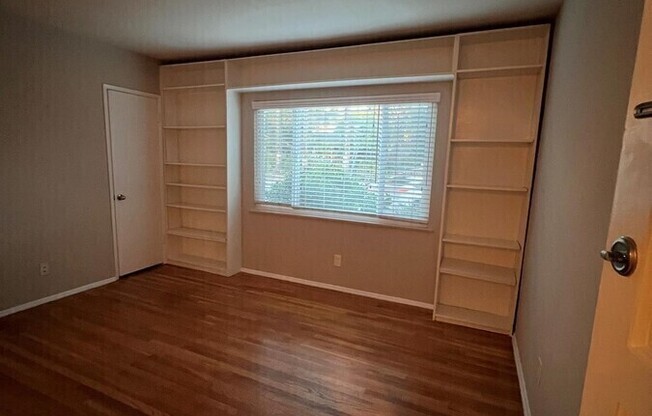 335 S LOS ROBLES AVE