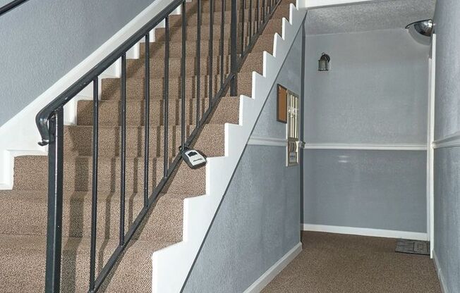 2/2, updated, 1st floor condo, in Winter Park