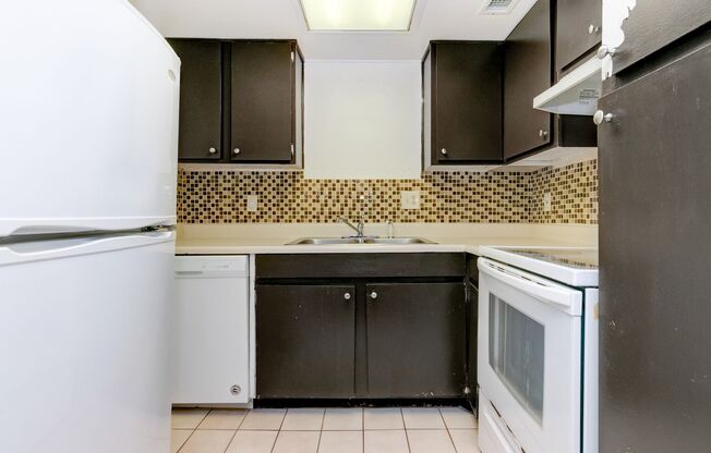 1 bed, 1 bath, $1,095, Unit Unit# F