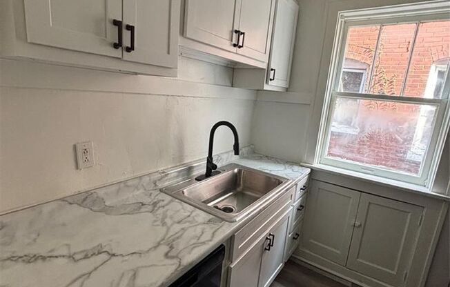 2 beds, 1 bath, 770 sqft, $1,050, Unit W Florissant Ave- 6037