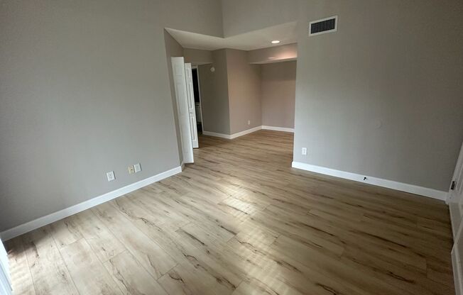 ** Move in Special $500 off your first months rent** NEWLY renovated 2 bedroom/1 bath condo in Casselberry!!