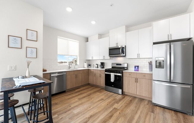 2 beds, 1 bath, 848 sqft, $2,350, Unit 415