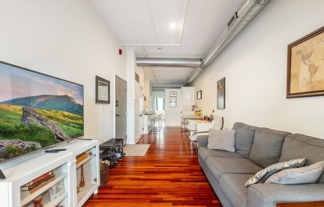 Stunning, Chic 2-Bedroom Apartment in the Heart of Old City