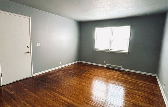 2 beds, 1 bath, $825, Unit 8121