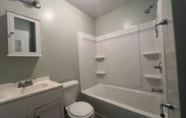 3 beds, 1 bath, $1,000