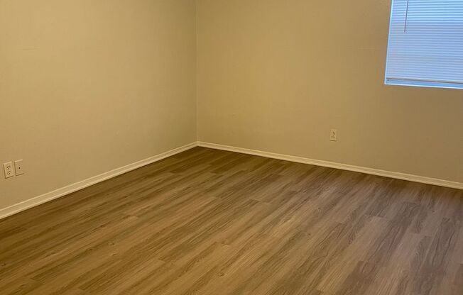 2 beds, 1 bath, 875 sqft, $1,400, Unit OCR-145