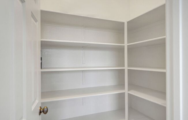 Stunning 4 Bedroom with Mountain Views!