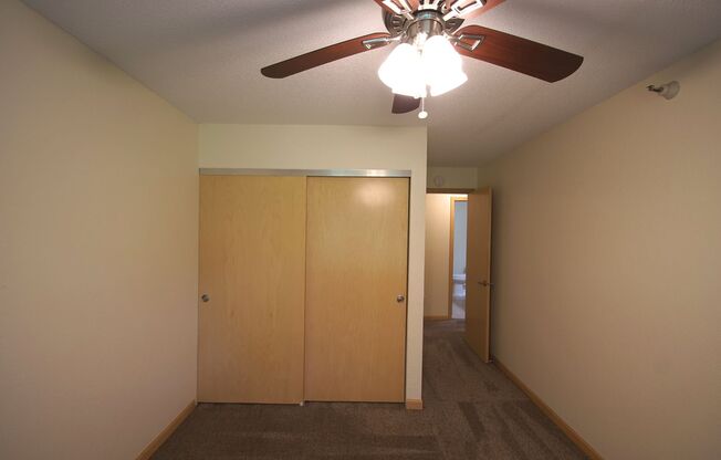 2 beds, 2 baths, 915 sqft, $1,725, Unit 220