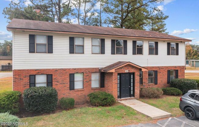 Welcome to Ravenwood Drive!