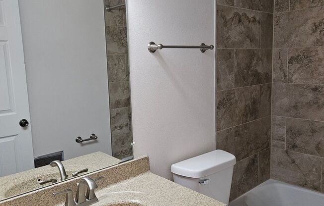 1 bed, 1 bath, 955 sqft, $1,195, Unit 33 - 205