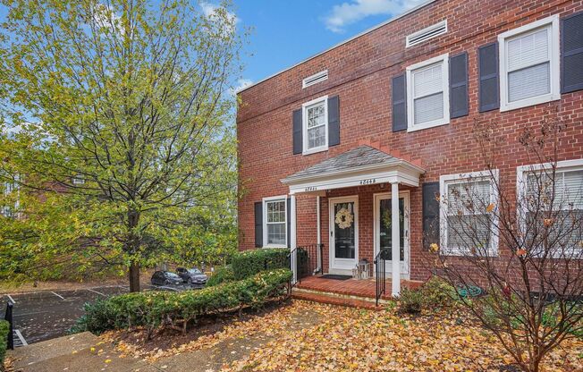 Your dream rental in Fairlington Village awaits!