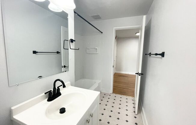 1 bed, 1 bath, 800 sqft, $1,995, Unit Hamrick 303