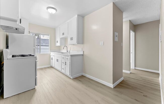 531 W HYDE PARK BLVD