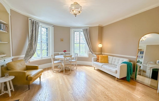 319 Dartmouth Street