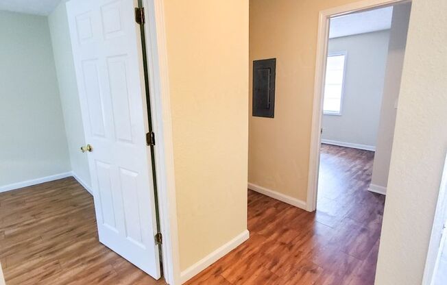 2 beds, 1 bath, $695, Unit 221