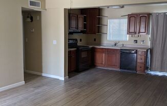 2 Bed 1 Bath Twin Home Unit in Youngtown, 1-car garage