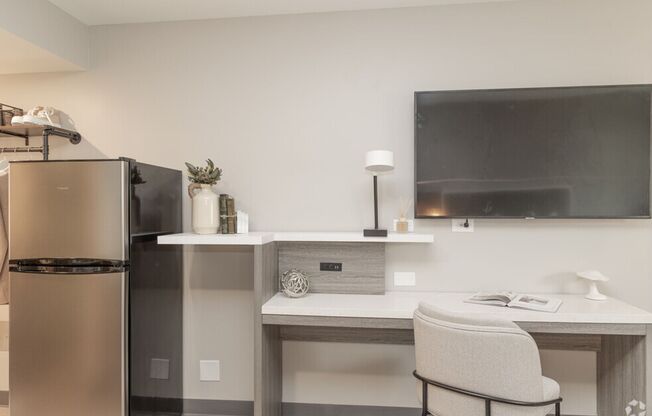 Studio, 1 bath, 300 sqft, $975, Unit 147