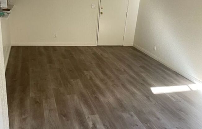 Studio, 1 bath, 414 sqft, $1,595, Unit 103