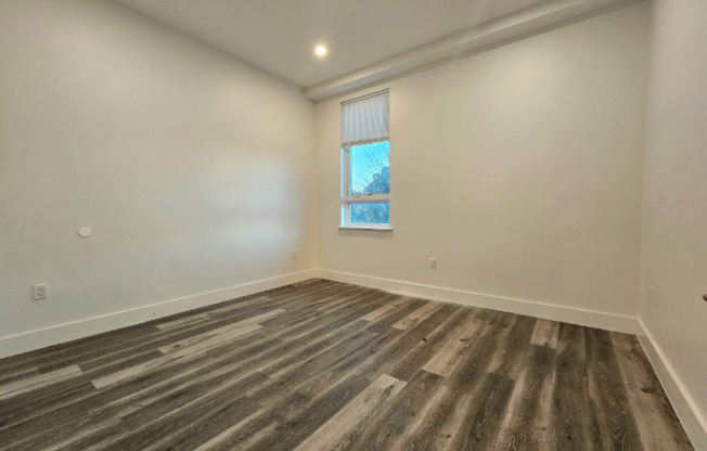 715 PAK AVE