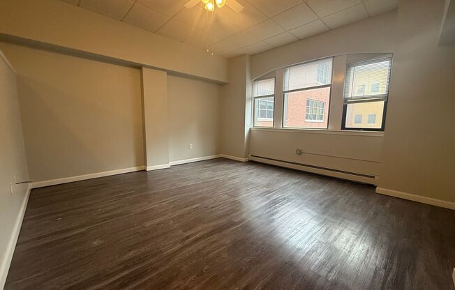 1 bed, 1 bath, 435 sqft, $1,725, Unit 220
