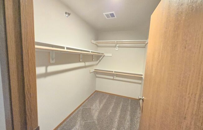 1 bed, 1 bath, 756 sqft, $1,195, Unit 3400 201