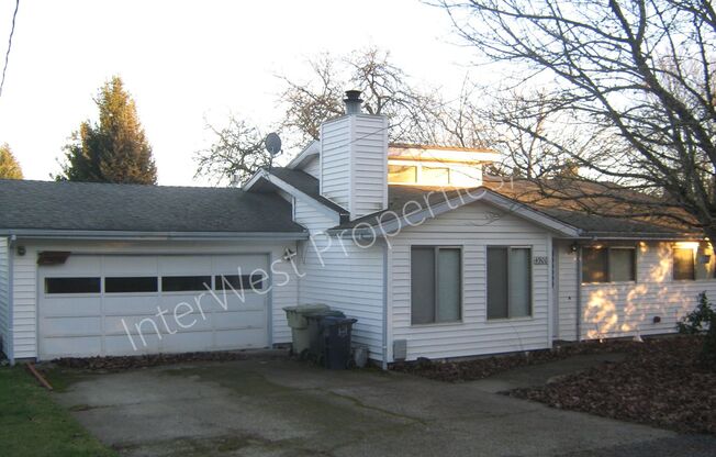 3 Bed 2 Bath Beaverton Home with big backyard, storage shed, A/C and fireplace!!