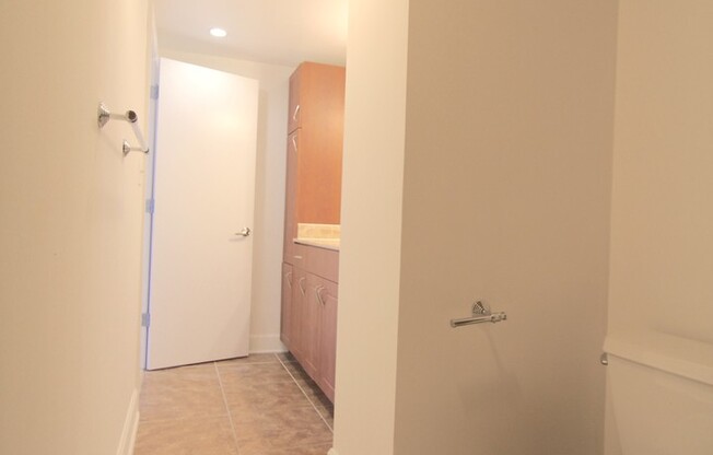 2 beds, 2 baths, 1,299 sqft, $3,200, Unit Unit 1001