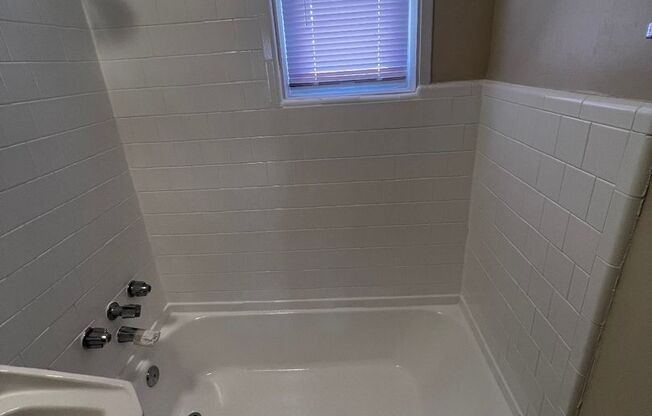 2 beds, 1 bath, $1,425, Unit Apt. 1