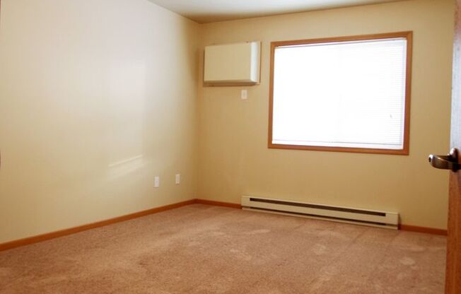 3 beds, 2 baths, 1,334 sqft, $1,645, Unit 1830-205