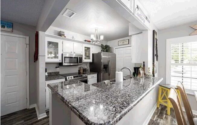 CHARMING 3/2 VILLA IN VERY NICE NEIGHBORHOOD