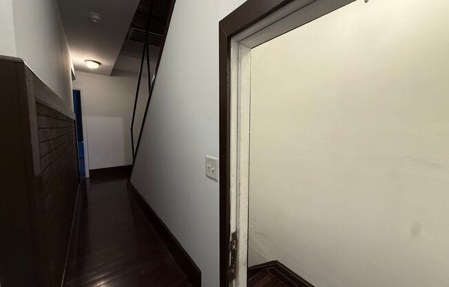 Newly Renovated Temple Apartment