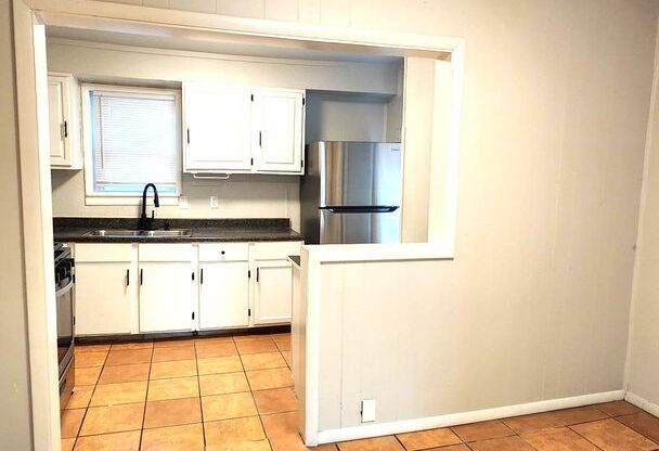 2 beds, 1 bath, 768 sqft, $1,025, Unit 1920 N Cross Ave