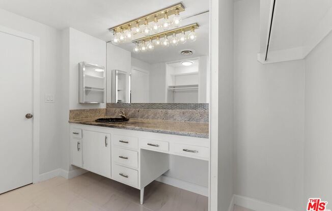 2 beds, 1.8 baths, 1,114 sqft, $5,400, Unit 1703